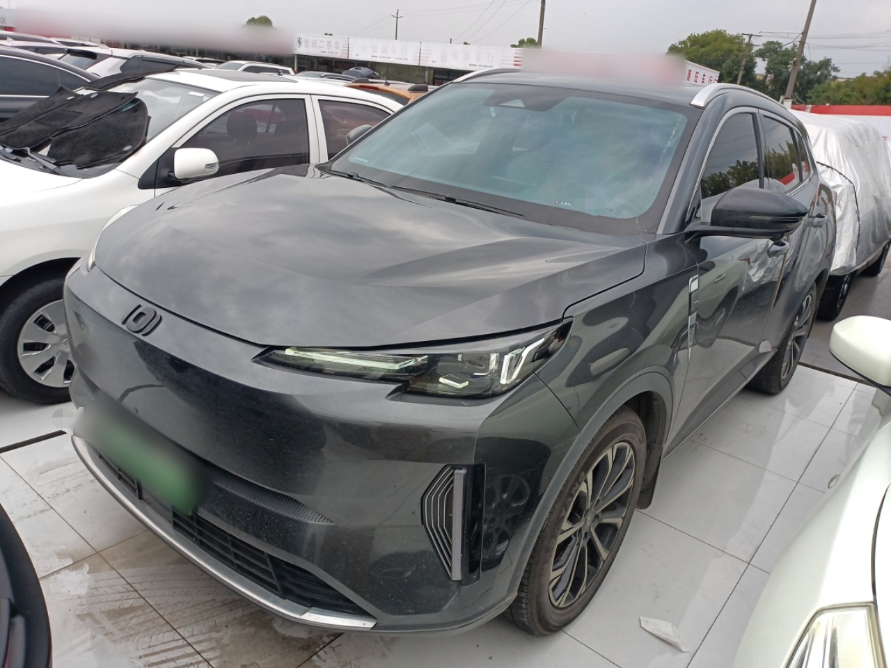 Под передней частью автомобиля