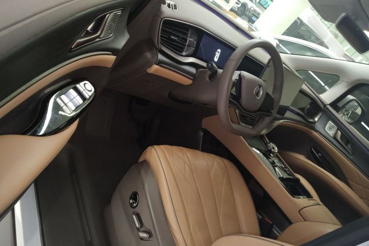 Used Denza D9 2022 DM-i 970 Four-Wheel Drive Flagship Model
