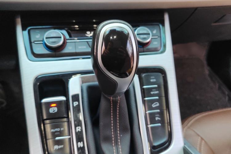 Used Geely Auto Emgrand X7 Sport 2016 1.8TD Automatic ZhiZun Version
