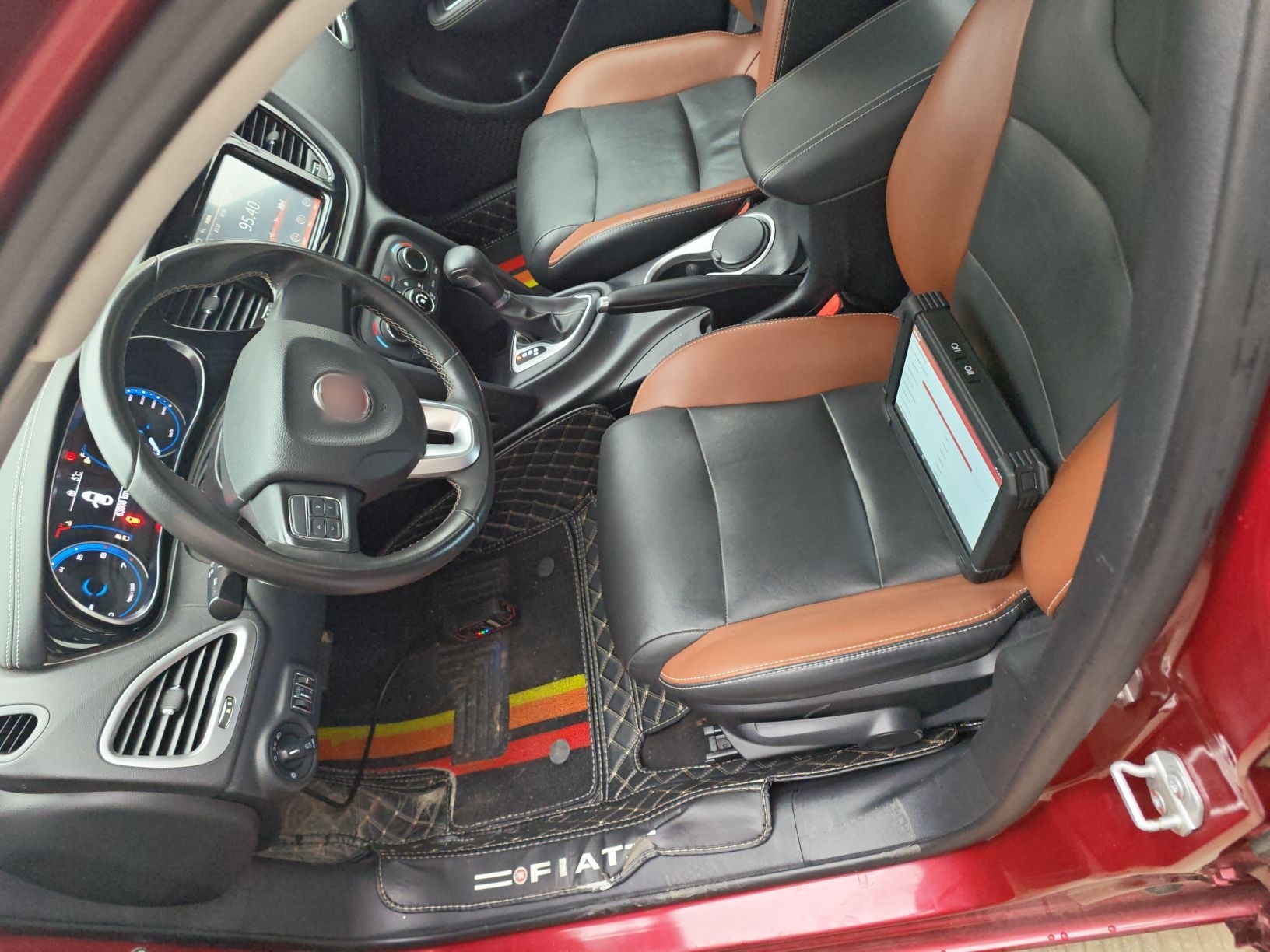 المقاعد الأمامية داخل السيارة