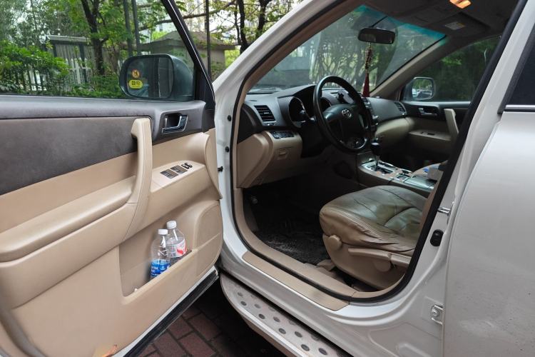 Used Toyota Highlander 2013 2.7L Two-Wheel Drive 5-Seater Purple Gold Edition Driver Seat