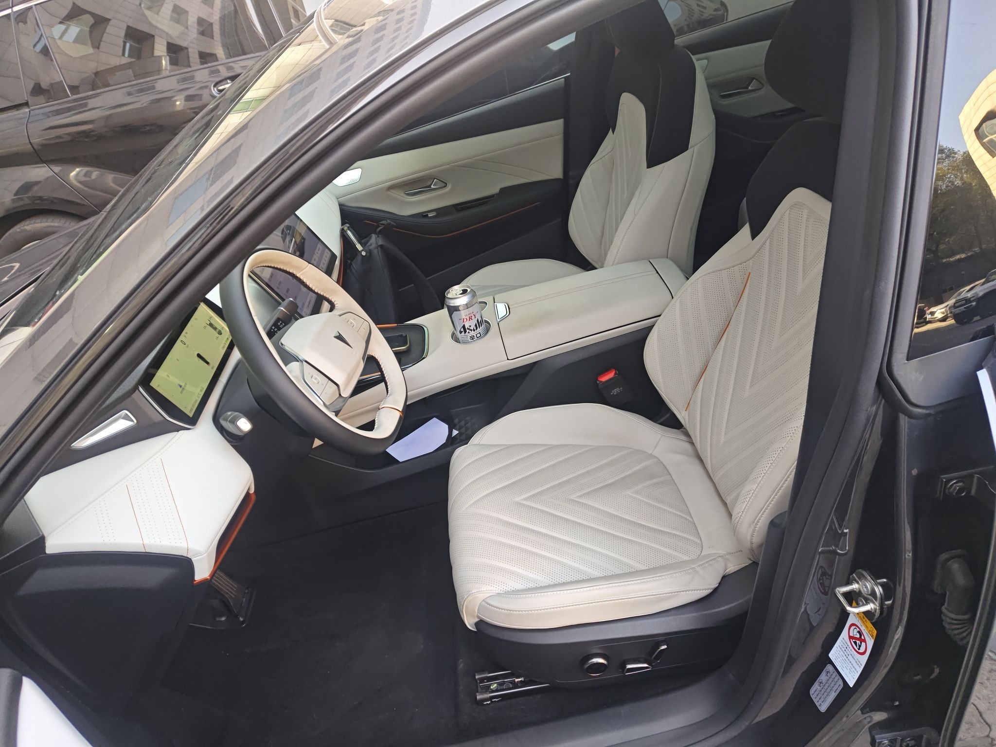 Переднее сиденье в автомобиле