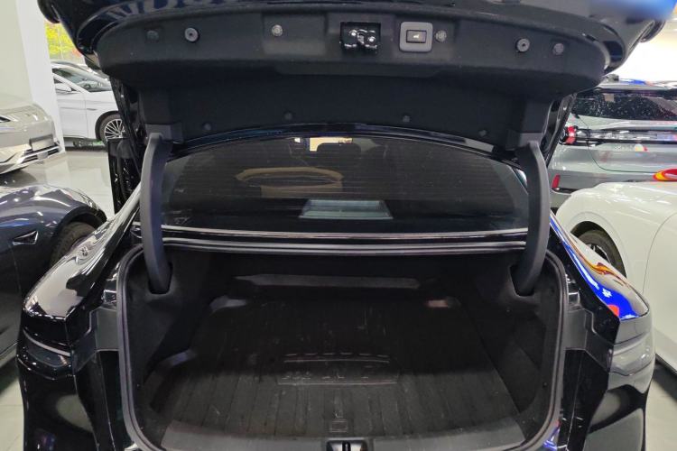 Used Nissan N7 2025 510 Pro Trunk