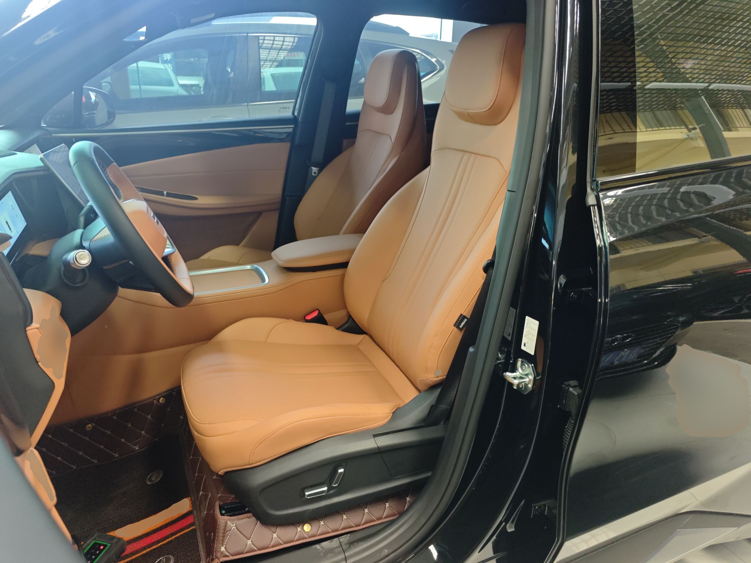 المقاعد الأمامية داخل السيارة