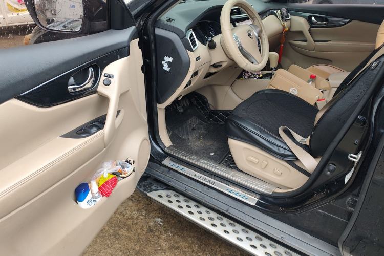 Used Nissan X-Trail 2014 2.5L CVT Leading Edition 4WD
