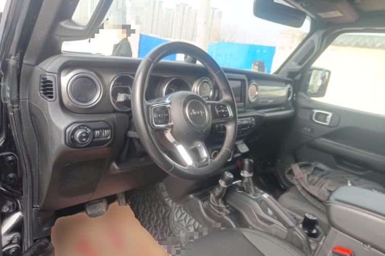 Used Jeep Wrangler 2018 2.0T Sahara Two-Door Edition Center Console