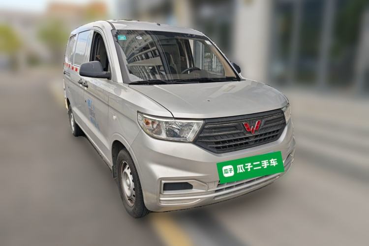 Used Wuling Hongguang V 2022 1.5L Jingqu Edition Enclosed-Window Vehicle with Hydraulic Power Steering LAR