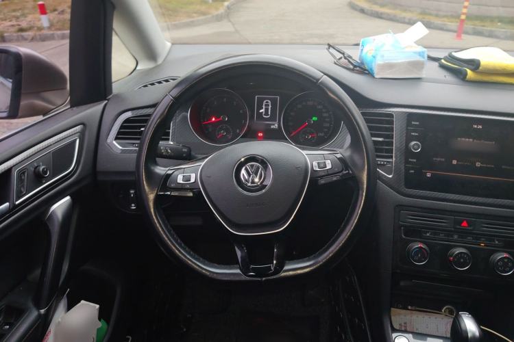 Used Volkswagen Golf Sportsvan 2018 230TSI Automatic Luxury Model Steering Wheel