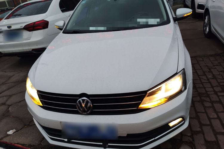 Used Volkswagen Sagitar 2015 1.6L Manual Comfort Model Front