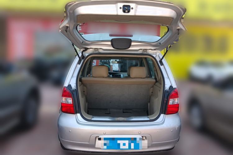 Used Nissan Livina 2010 Jingyue Edition 1.6L Automatic All-in-One Model Trunk