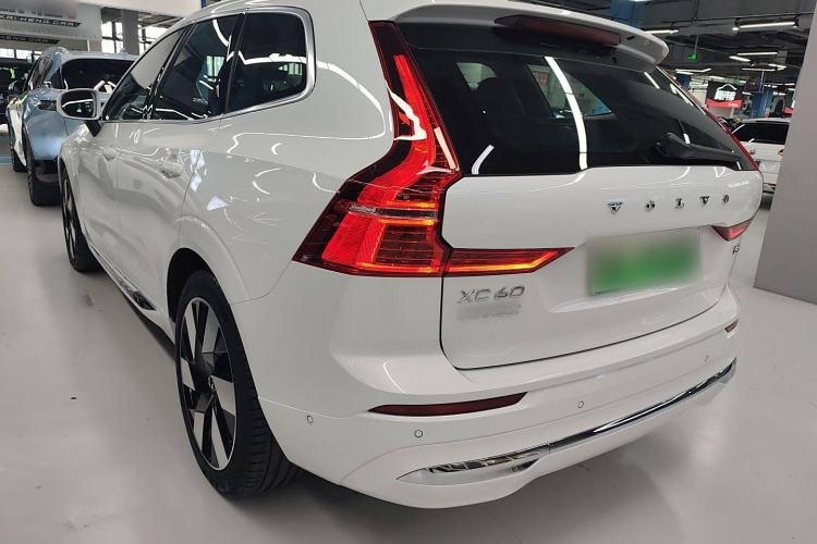 Used Volvo XC60 New Energy 2025 Plug-in Hybrid Long-Range All-Wheel Drive Smart Luxury Edition
