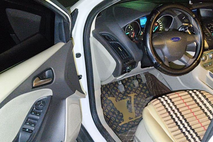 Used Ford Focus 2012 Sedan 1.6L Manual Comfort Model
