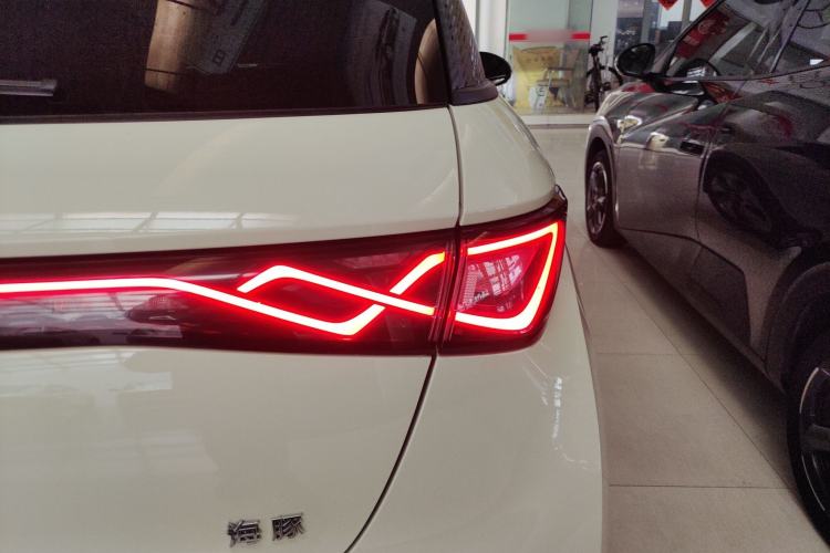 Used BYD Dolphin 2024 Honor Edition 420km Fashion Version Right Rear Taillight