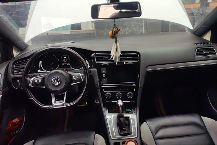 Used Volkswagen Golf 2019 280TSI DSG R-Line Model China V Standard Center Console