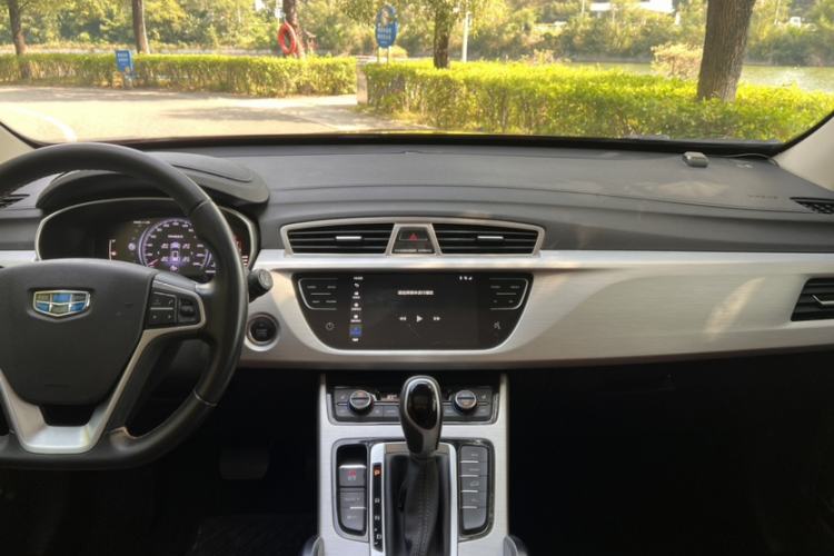 Used Geely Auto Emgrand X7 Sport 2018 1.8TD Automatic Two-Wheel Drive ZhiZun Model with 4G Connectivity