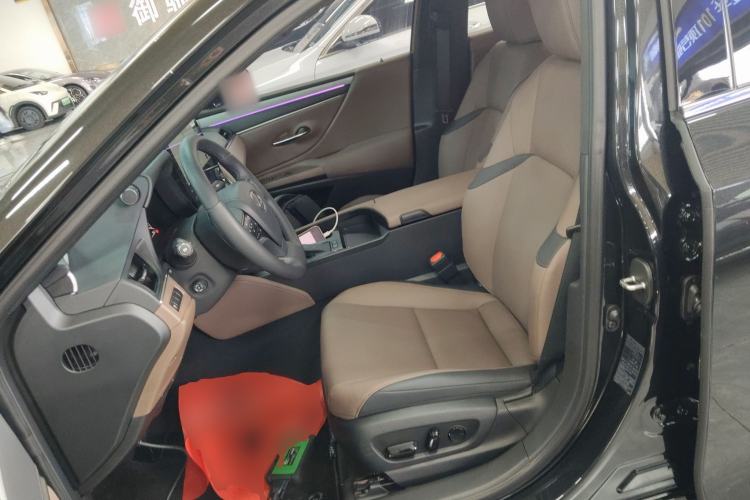 Used Lexus ES 2025 200 Premium Edition Left Front Seat