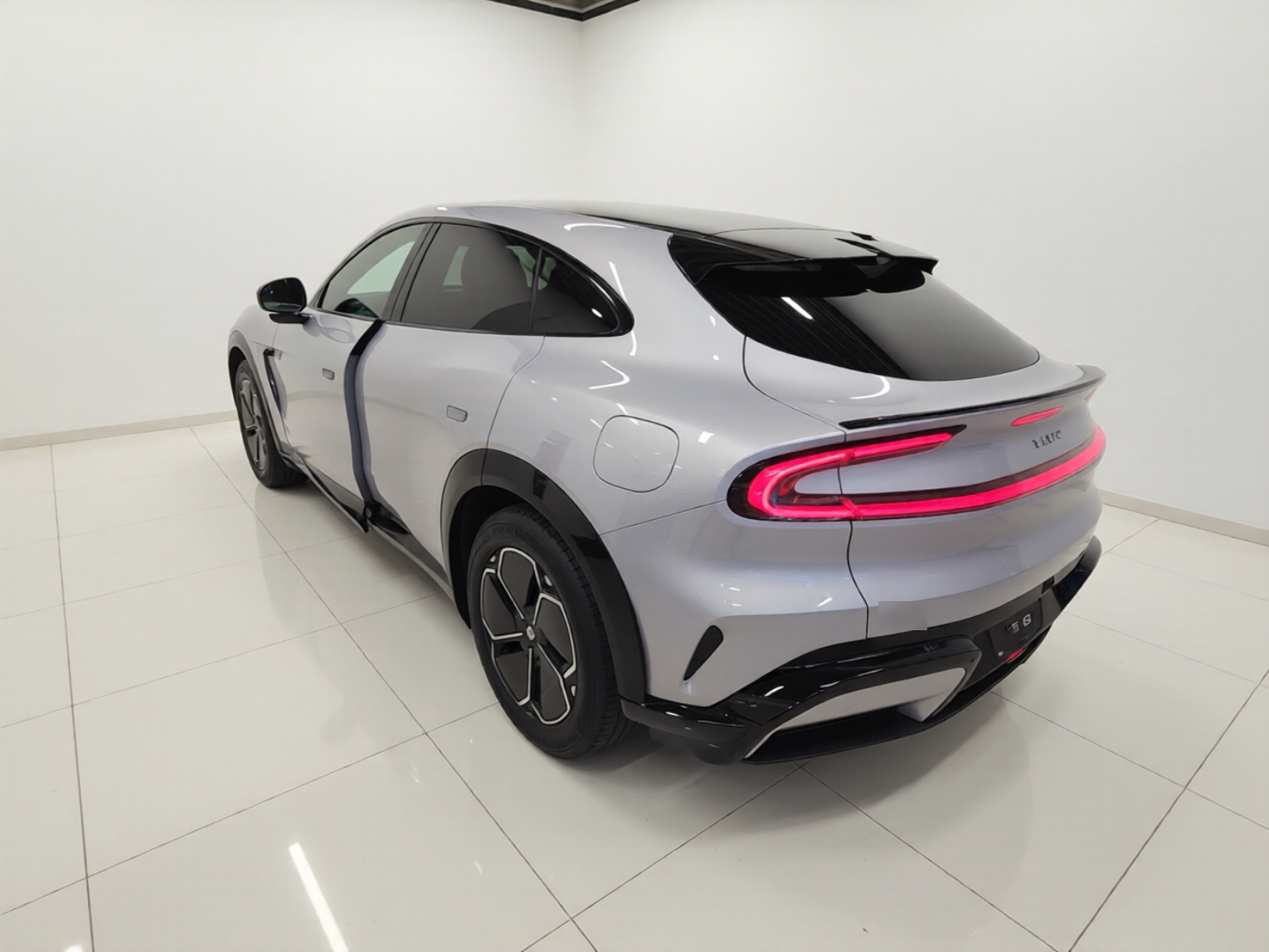 Xiaomi Auto YU7 2025 Ultra-Long Range Rear-Wheel Drive Version — снимка 4