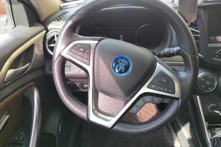 Used BYD Song New Energy 2017 Song DM 1.5TID All-Wheel Drive Prestige Model Steering Wheel