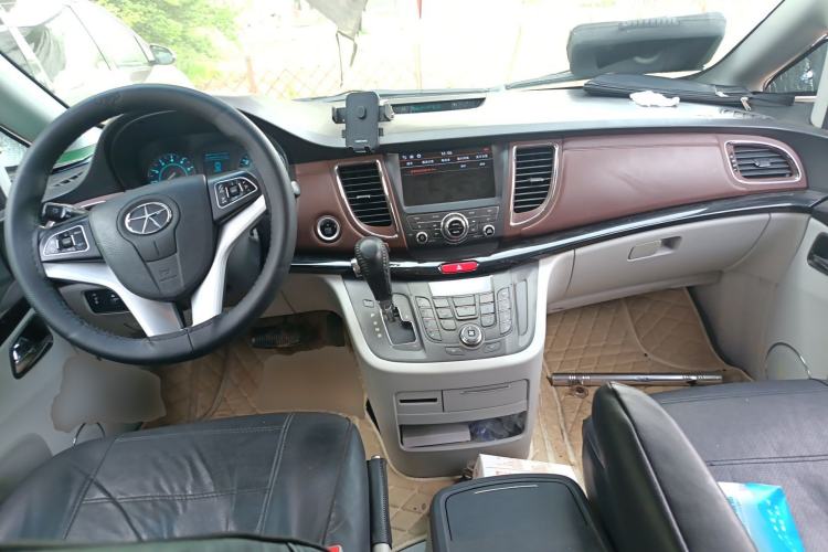 Used JAC Group Refine M5 2016 2.0T Gasoline Automatic Business Edition Center Console