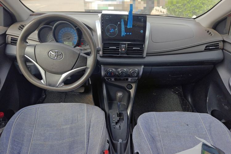 Used Toyota YARiS L Zhi Xuan 2015 1.5E Automatic Charm Edition Center Console