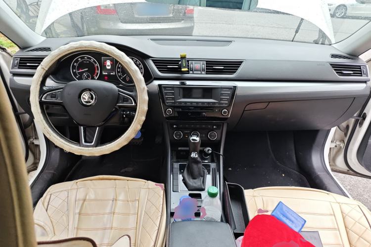 Used Skoda Superb 2016 TSI280 DSG Innovation Edition Center Console