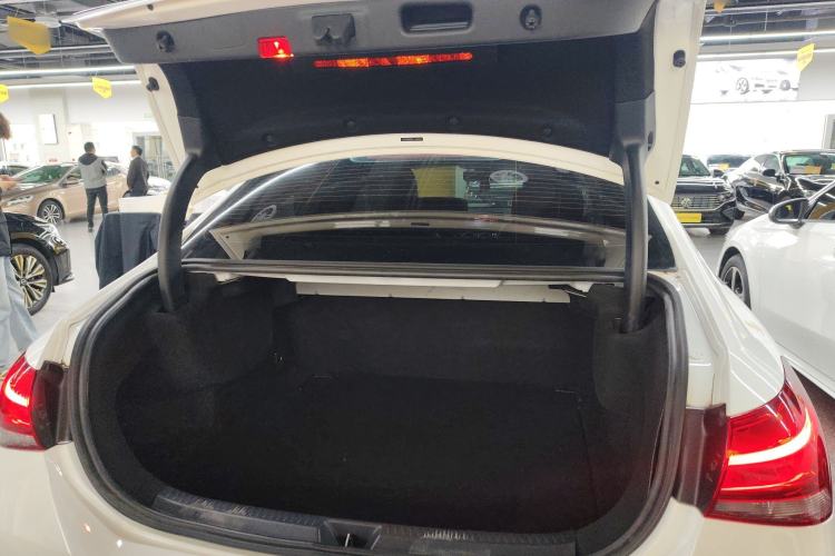 Used Mercedes-Benz A-Class 2020 Facelift A 180 L Sport Sedan Special Configuration
