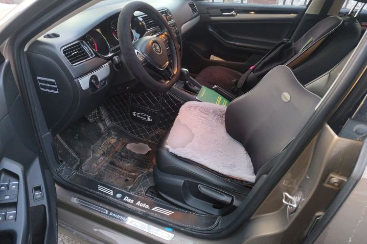 Used Volkswagen Sagitar 2017 230TSI Automatic Comfort Version Left Front Seat