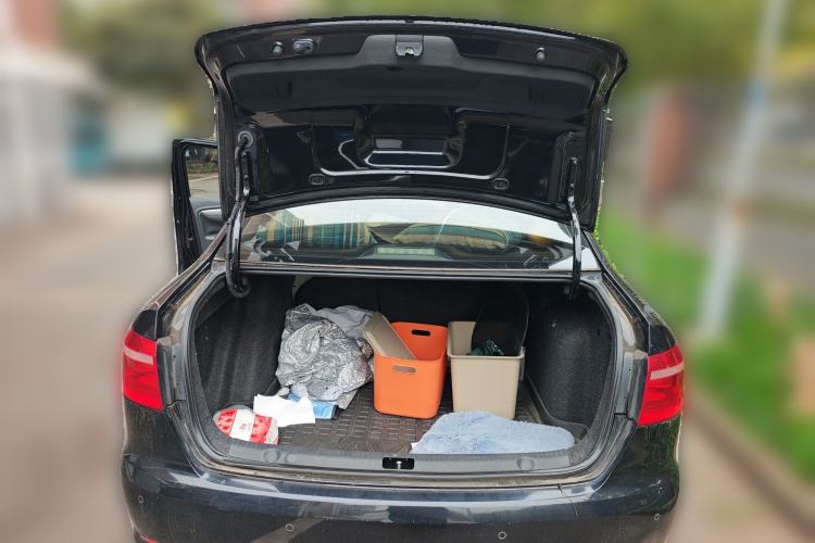 Used Volkswagen Lavida 2013 Restyled Classic 1.6L Manual Comfort Edition Trunk