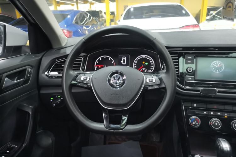 Used Volkswagen T-ROC 2018 280TSI DSG Two-Wheel-Drive Comfort Version China V Standard Steering Wheel