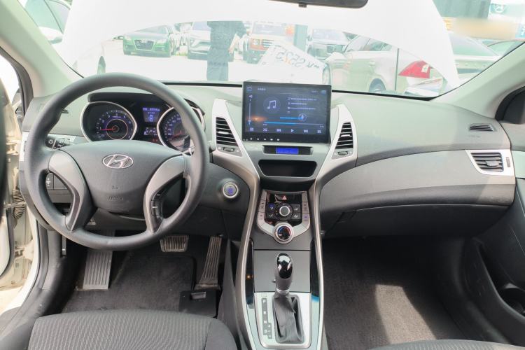 Used Hyundai Elantra (5th Generation / Langdong) 2015 1.6L Automatic Leading Model Center Console