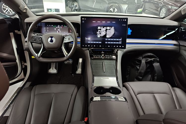 Used Denza Z9 2024 1100 km Four-Wheel Drive Max Version
