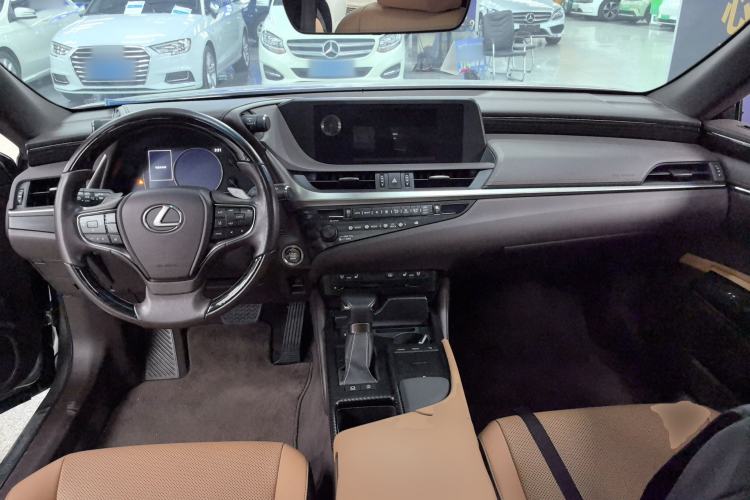 Used Lexus ES 2020 200 Luxury Edition Center Console