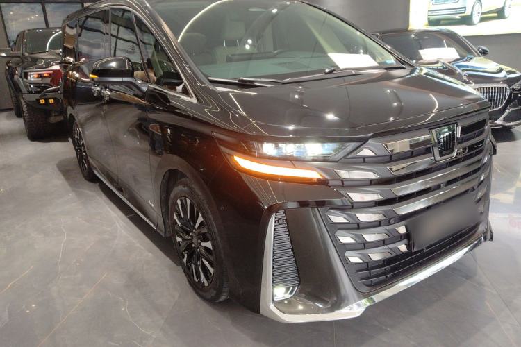 Used Toyota Vellfire 2024 Crown Dual-Engine 2.5L Ultimate Edition Front Right 45 Deg