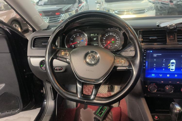 Used Volkswagen Sagitar 2017 230TSI Automatic Comfort Version
