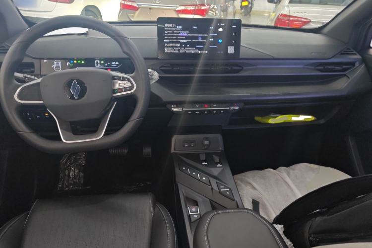 Used Livan 7 2024 450km Wealth Edition Center Console