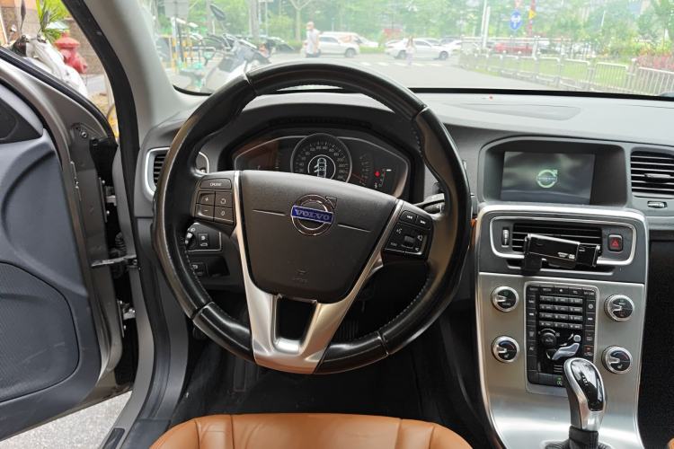 Used Volvo S60 2015 S60L 2.0T Zhiyuan Edition