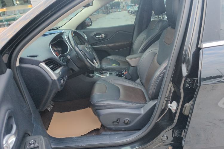 Used Jeep Cherokee 2016 2.4L Superior Edition
