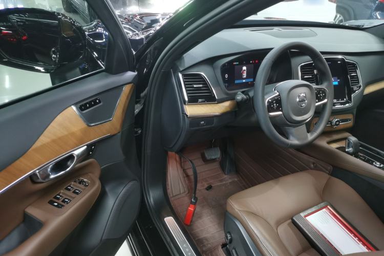 Used Volvo XC90 2023 B6 Zhiyi Luxury Edition 7-Seater
