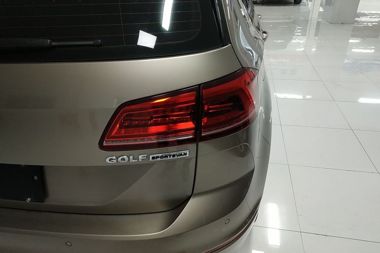 Used Volkswagen Golf Sportsvan 2019 280TSI Automatic Sentinel Model China VI Standard Right Rear Taillight
