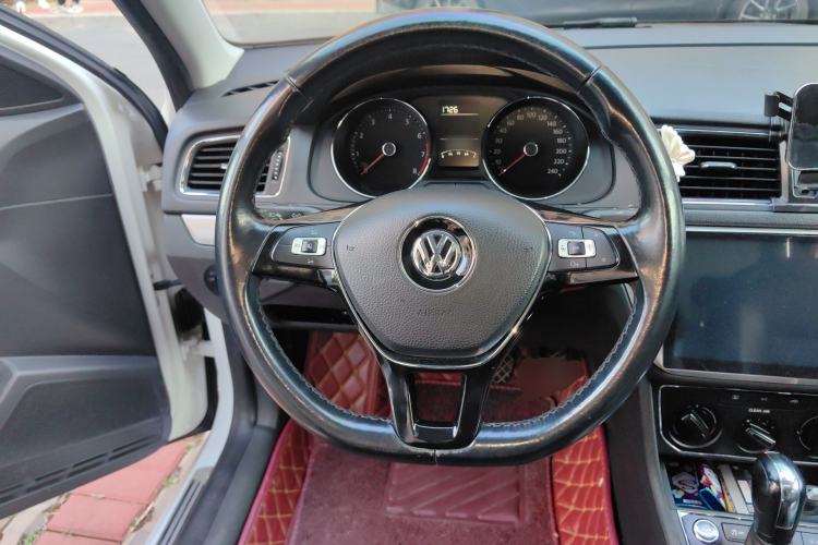 Used Volkswagen Lavida 2017 1.6L Automatic Comfort Edition
