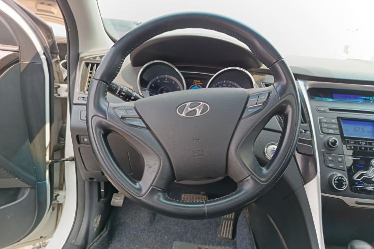 Used Hyundai Sonata 2013 2.0L Automatic Luxury Edition Steering Wheel