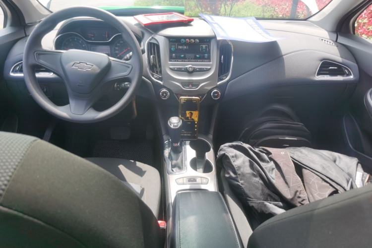 Used Chevrolet Cruze 2018 Redline 320 Automatic Pioneer Edition Center Console