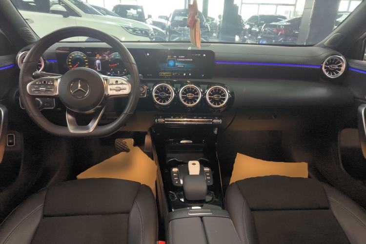 Used Mercedes-Benz A-Class 2022 Revised Version A 200 L Sport Sedan Fashionable Style
