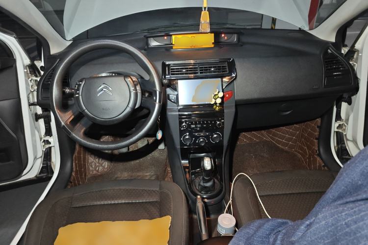 Used Citroen C-Quatre 2013 1.6L Manual Prestige CNG Model Center Console