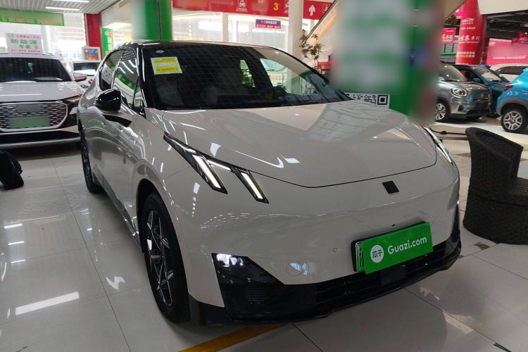 Used Lynk & Co Z20 2025 530 km Range Rear-Wheel Drive Max Front Right 45 Deg