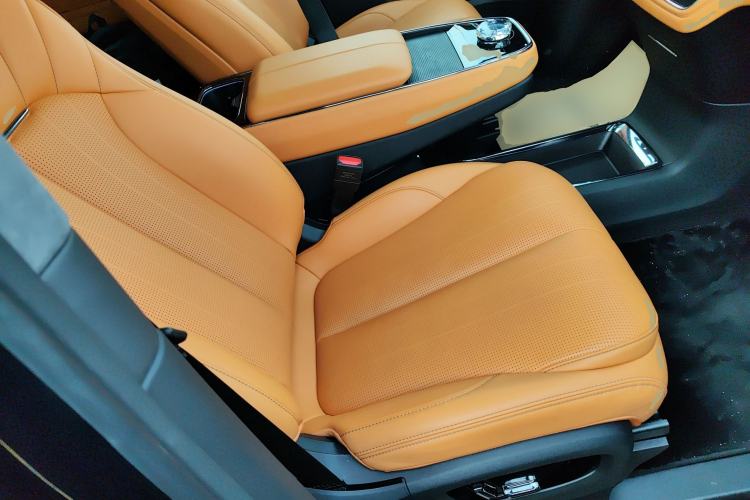 Used Geely Galaxy LEVC L380 2024 140-Degree 6-Seater All-Wheel-Drive Ultra