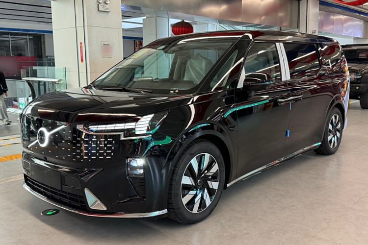 Used Volvo EM90 2025 Ultra Six-Seater