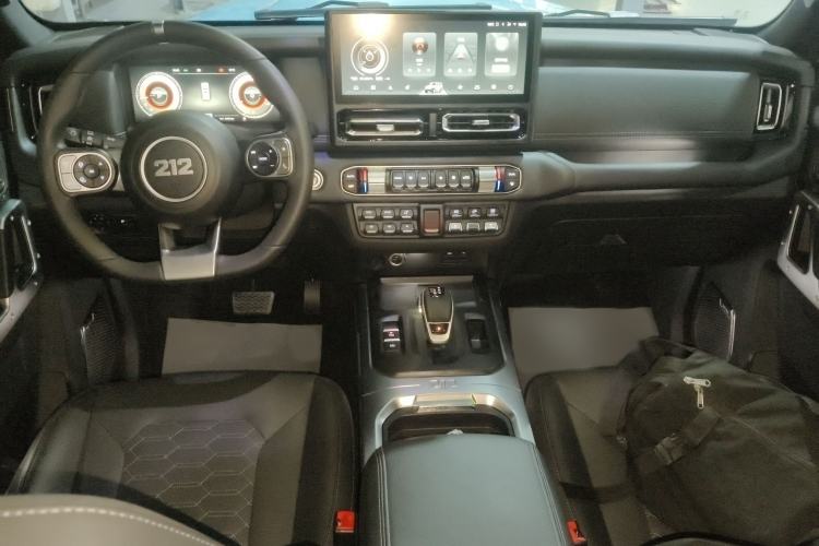 Used 212 T01 2025 2.0T Changfeng
