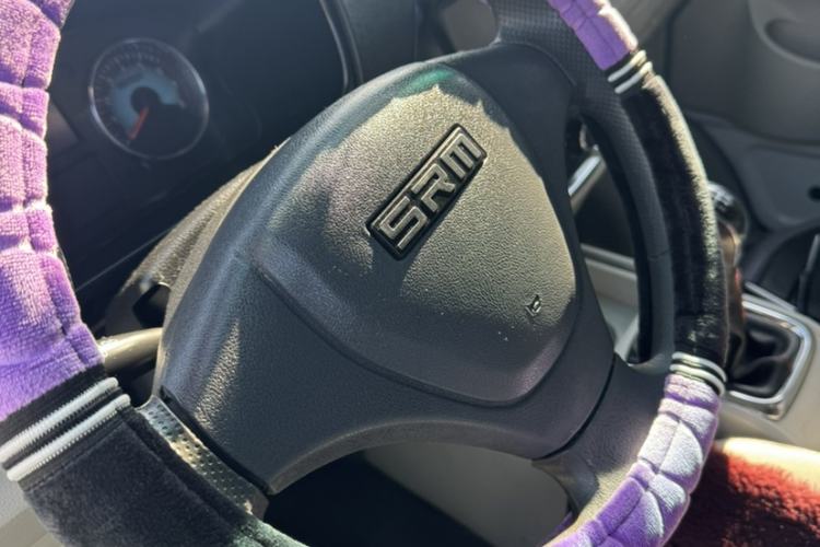 Used Jinbei New Hiace X30L CNG 2023 100L CNG Wealth Edition Van 2/5-Seater Air-Conditioned Model SWCC15M Steering Wheel