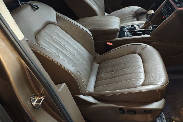 Used Volkswagen Viloran 2020 330TSI Luxury Edition Right Front Seat